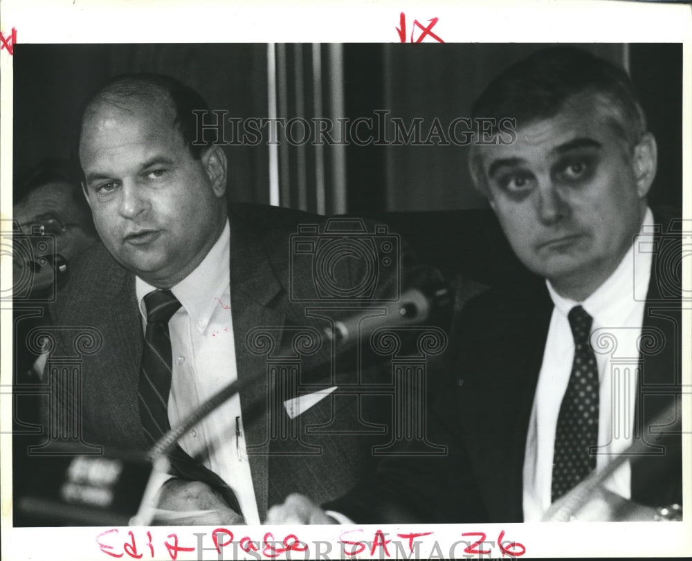 1988 Press Photo David Blackshear, Acting Aviation Director during meeting- Historic Images