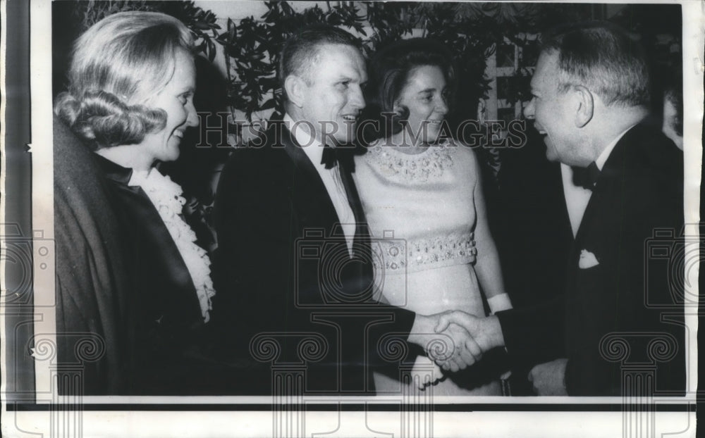 1969 Press Photo Astronaut Frank Borman congratulated by Governor  Thomas Dewey- Historic Images