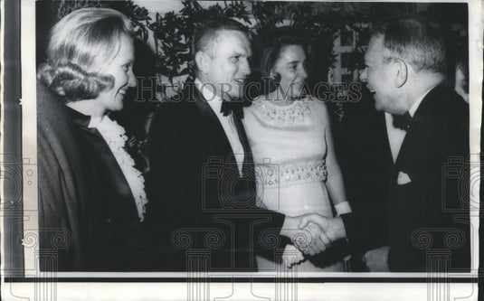 1969 Press Photo Astronaut Frank Borman congratulated by Governor  Thomas Dewey- Historic Images