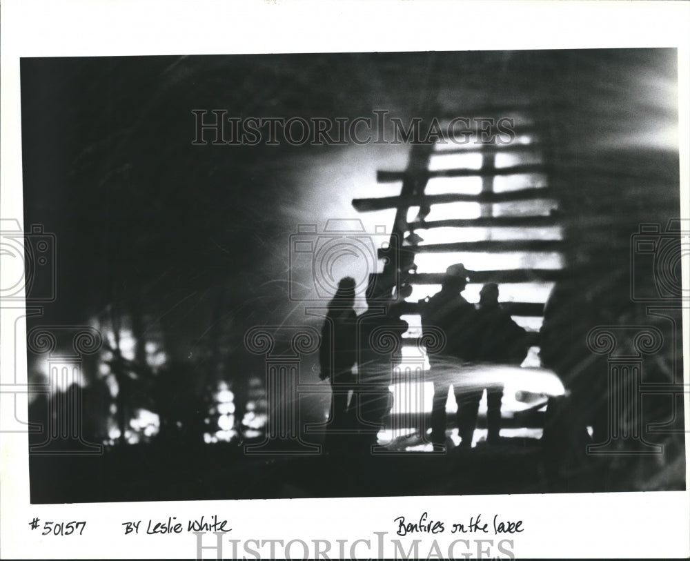  Press Photo Christmas Bonfires on the Levee- Historic Images