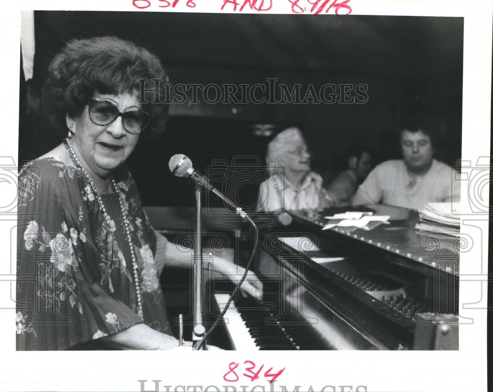 1989 Press Photo Red Hot Mamas Member ClareBelle Bowden at Retirement Party- Historic Images