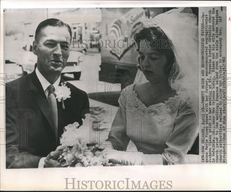 Load image into Gallery viewer, 1962 Press Photo Suzanne Marie Ricau with Father Jackson Ricau prior to Wedding

