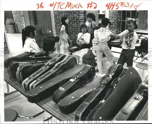 1987 Press Photo All City Elementary Orchestra Students warm up with Instruments- Historic Images