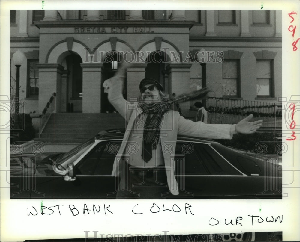 1988 Press Photo Actor Richard Boyd in &quot;Outside Woman&quot; Film at Gretna City Hall- Historic Images