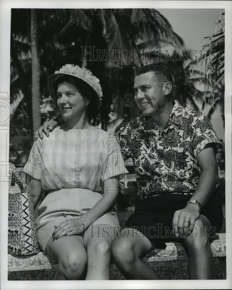 1959 Press Photo Mr. and Mrs. Fred Bowes at British Colonial Hotel in Nassau- Historic Images
