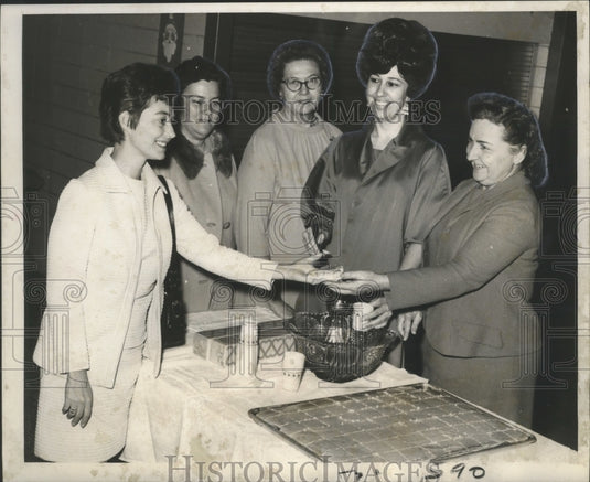 1970 Press Photo Westwego School's Mothers Club members at Open House