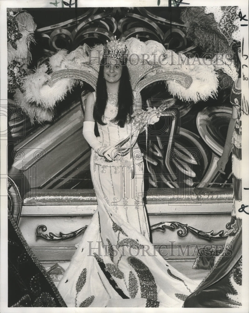 1975 Press Photo Queen of Okeanos Carnival Ball Clara Frances Bourgeois