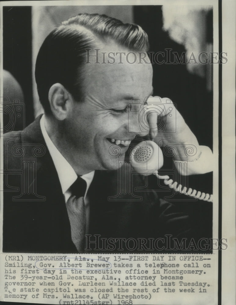 1968 Press Photo Alabama Gov. Albert Brewer takes a call on first day of office- Historic Images