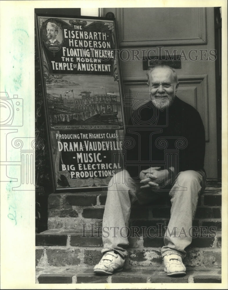 1996 Press Photo Don Brady poses for a photo on the stoop at his Carrollton Home- Historic Images