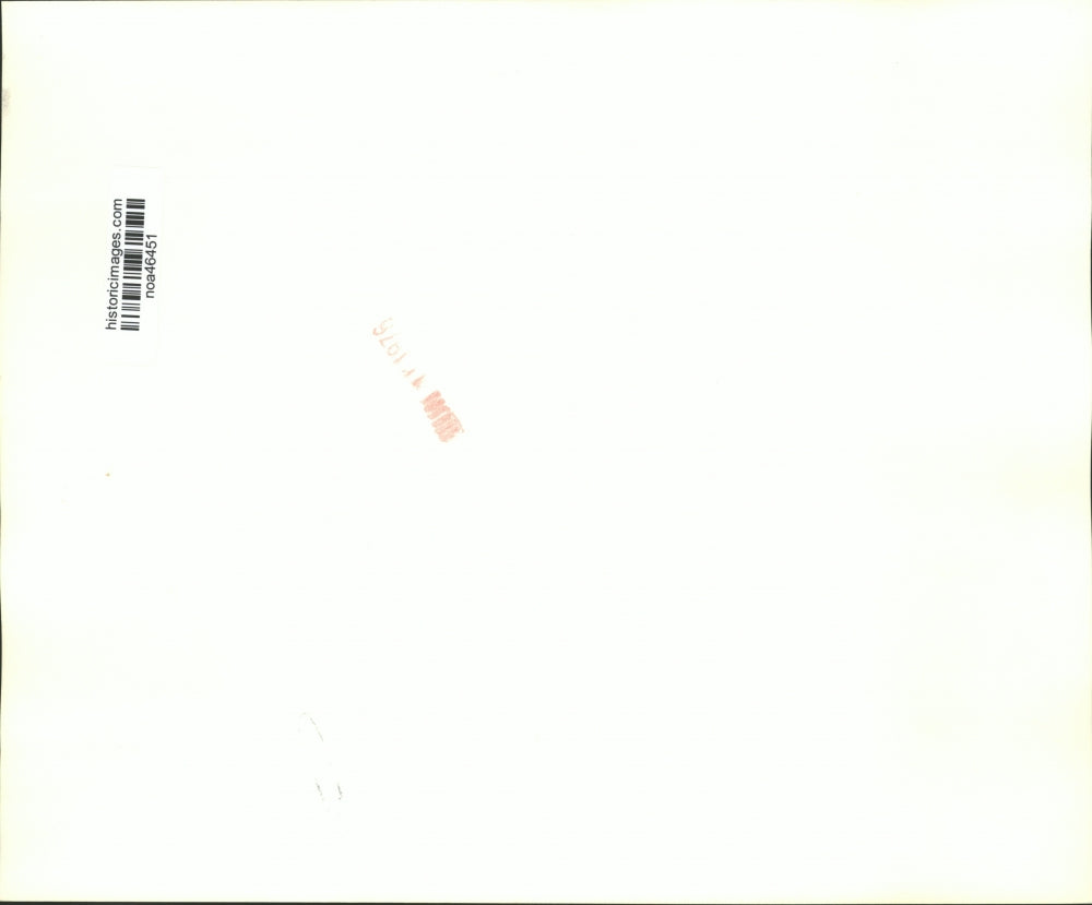 1976 Press Photo Liz Lucas and Valerie Lear chat with Governor Jerry Brown