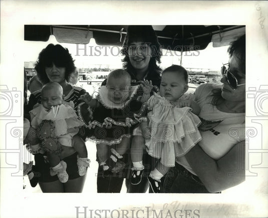1985 Press Photo Moms & their babies at Bridge City Gumbo Festival Baby Contest - Historic Images
