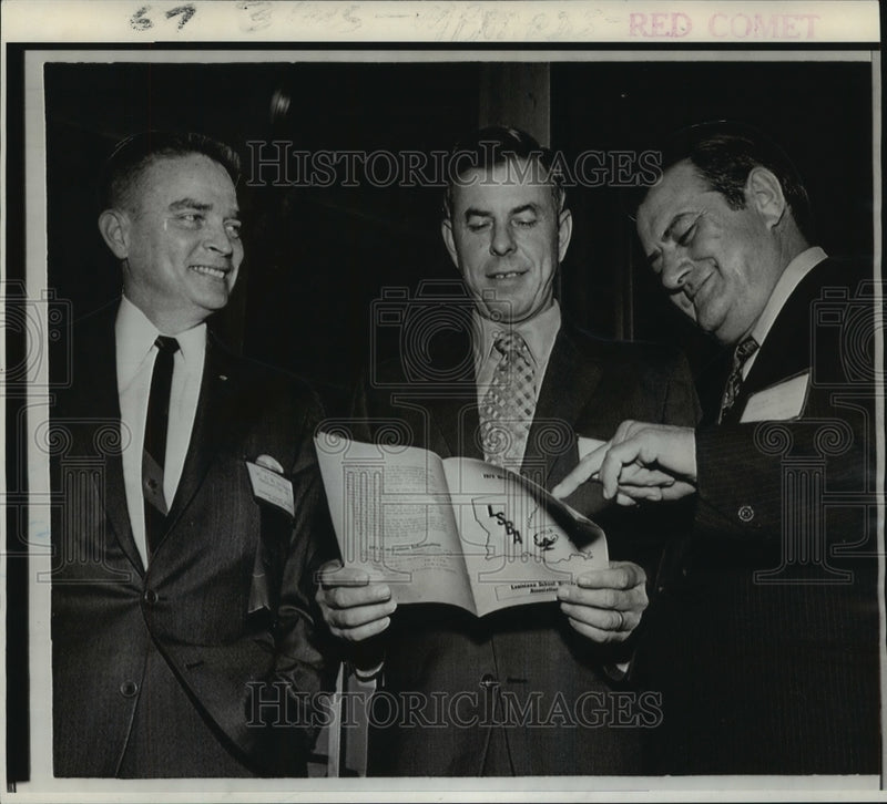 Load image into Gallery viewer, 1971 Press Photo Officers of the Louisiana School Board Association - noa46829
