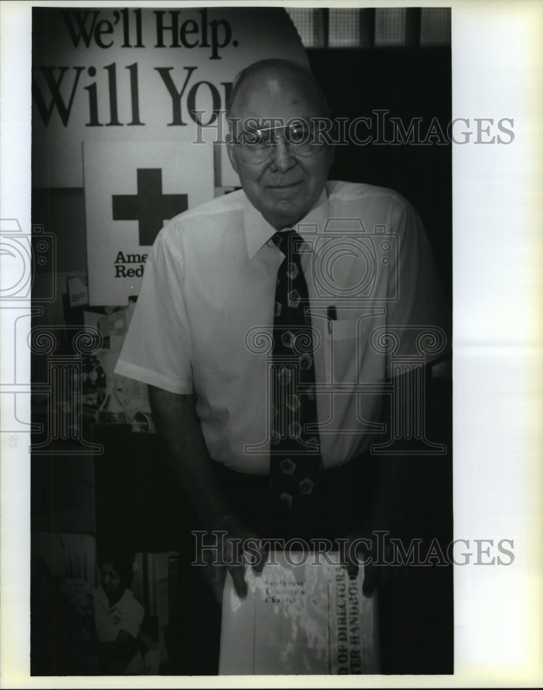  Press Photo Marion Broussard doing volunteer work at Red Cross office- Historic Images