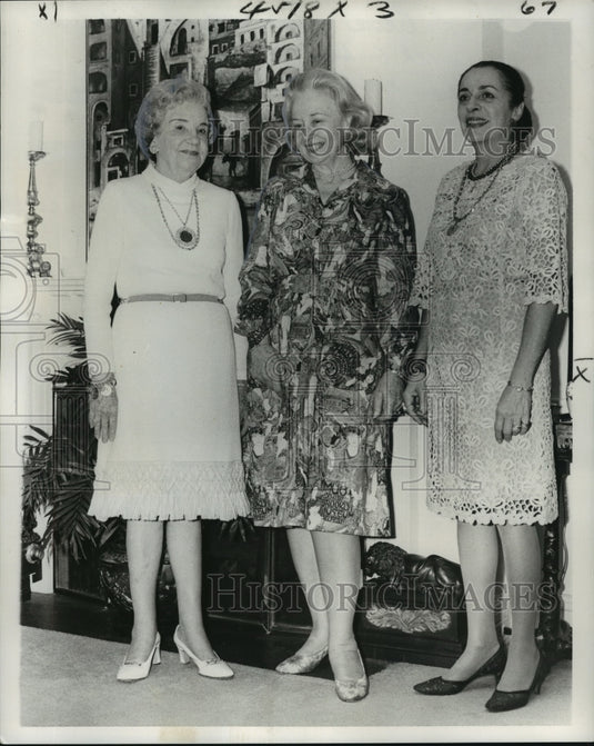1975 Press Photo Leaders of Guild of Le Petit Theatre celebrate 25th anniversary