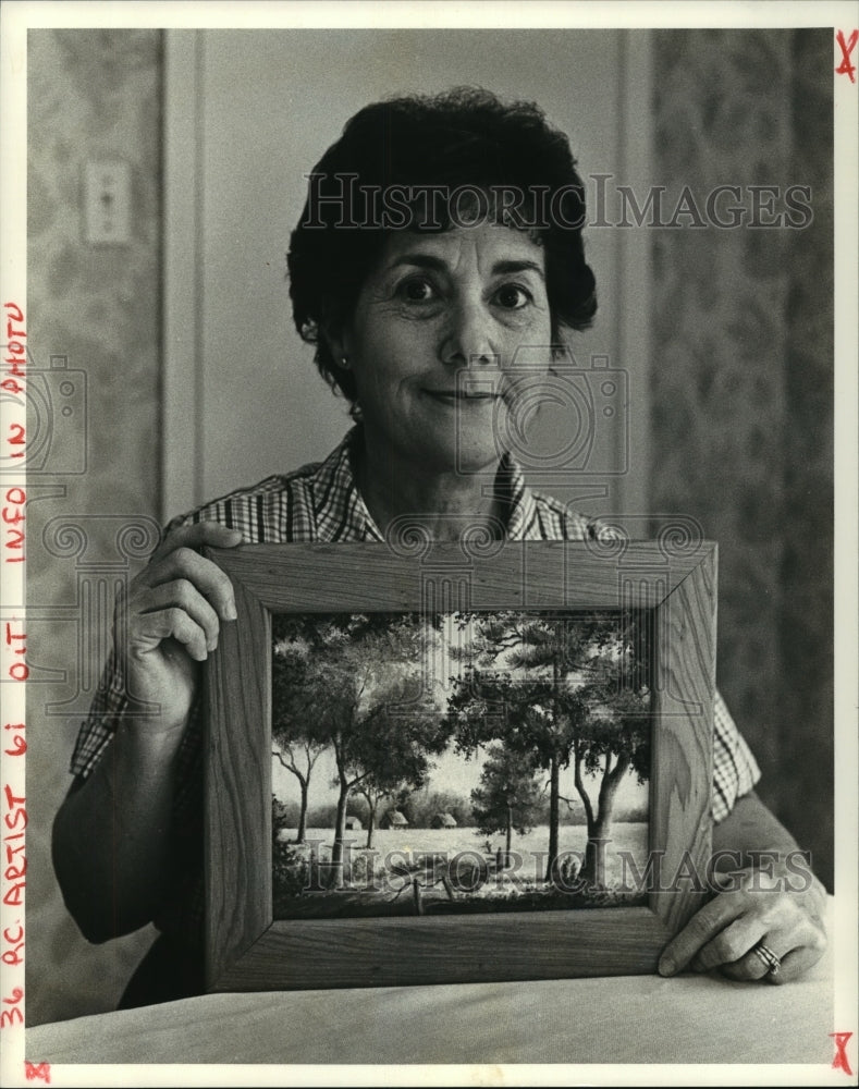  Press Photo LaPlace Artist Virgie Broussard Holds one of her Paintings- Historic Images