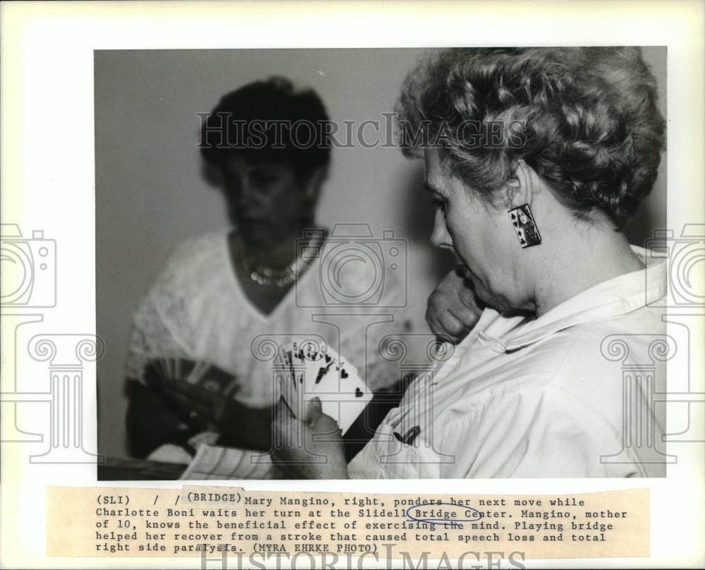  Press Photo Mary Mangino and Charlotte Boni Play Game at Slidell Bridge Center- Historic Images