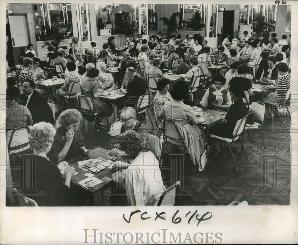 1964 Press Photo Crowded Tournament Room for Bridge Game at the Roosevelt Hotel- Historic Images