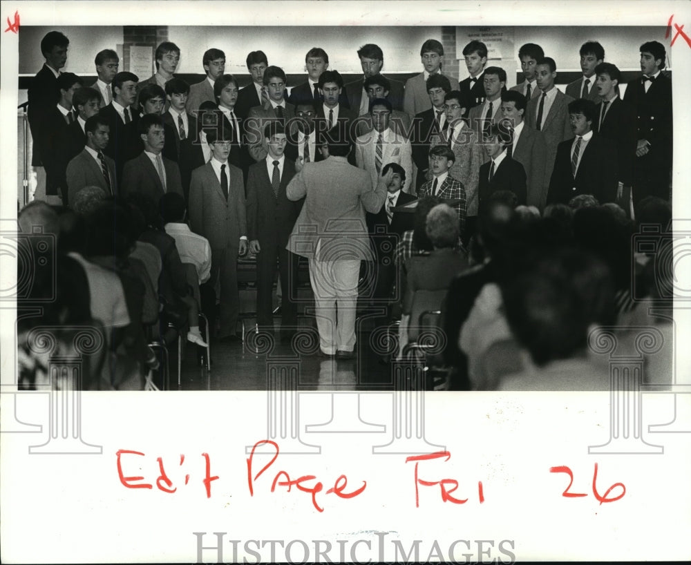 1985 Press Photo Brother Martin High School Chorus at Spring Concert- Historic Images