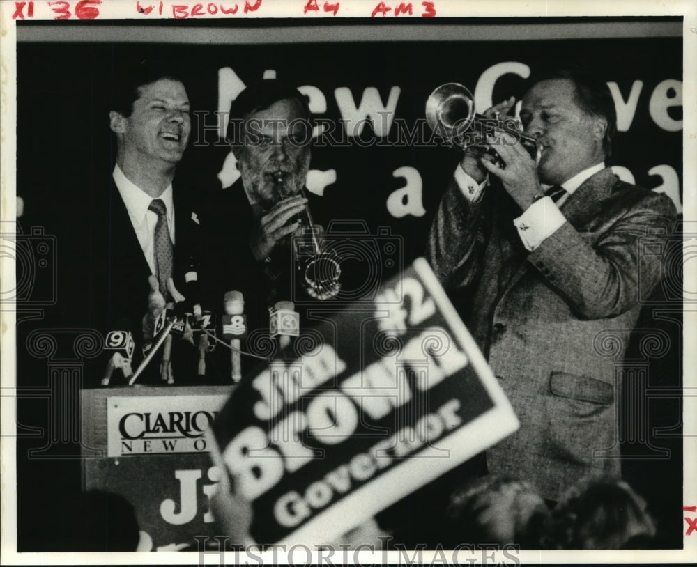  Press Photo Governor Candidate Jim Brown with Musicians at Conference- Historic Images