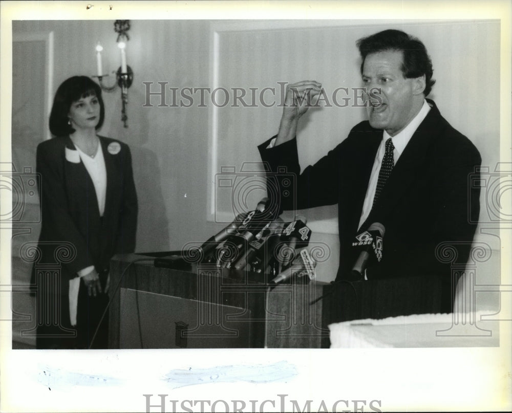  Press Photo Insurance Commissioner Jim Brown speaks with Sally Nugesser- Historic Images