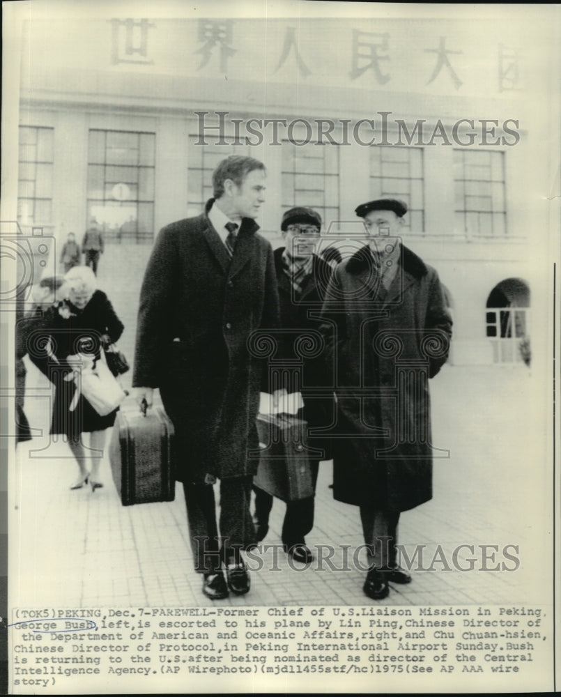 1975 Press Photo Former Chief George Bush with Chinese officials in Peking- Historic Images