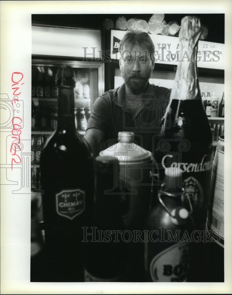 1994 Press Photo Vincent D'Aguila Bartender at Cooter Brown's Beer Bar- Historic Images