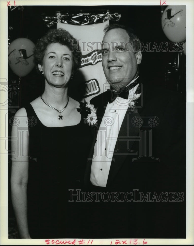 1994 Press Photo Gryphon Gala attendees Barbara &amp; Paul Buetow- Historic Images