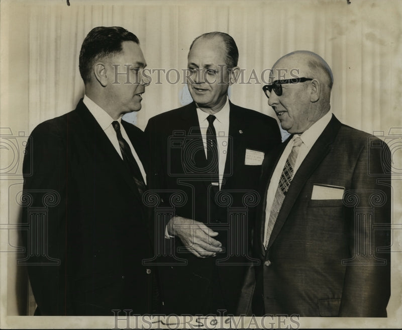 Load image into Gallery viewer, 1967 Press Photo Three Attendees of the International Association of Fire Chiefs
