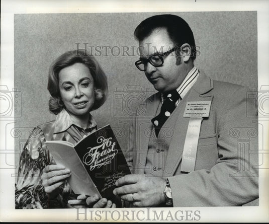 1976 Press Photo Doctor Joyce Brothers and Doctor Ed J. Ganucheau, Junior