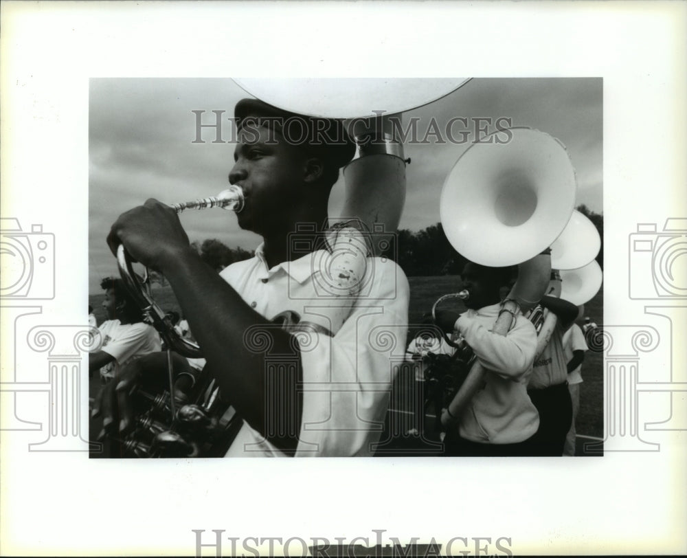 1993 Press Photo Harold Brown, tuba player plays with WSJ High School Band- Historic Images