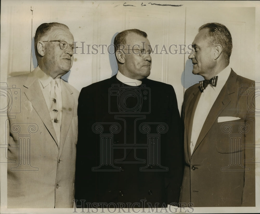 1956 Press Photo Reverend Robert Bryant and others at Spring Hill College dinner- Historic Images