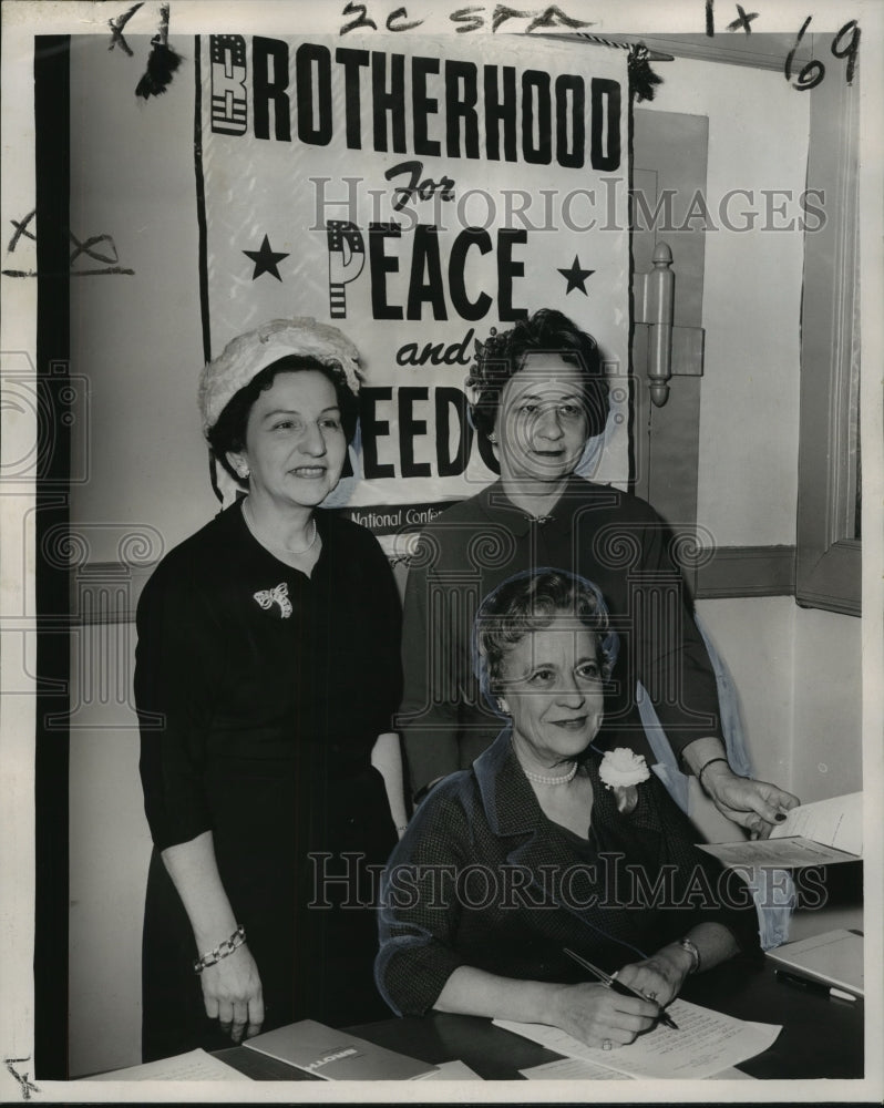 1960 Press Photo Brotherhood Week appoint three co-chairmen of women&#39;s committee- Historic Images