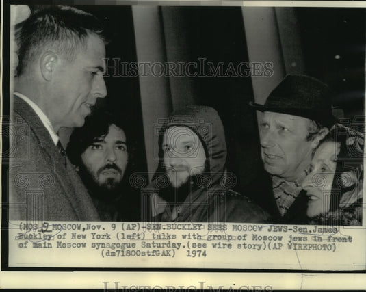 1974 Press Photo Senator James Buckley of New York Talks with Moscow Jews- Historic Images