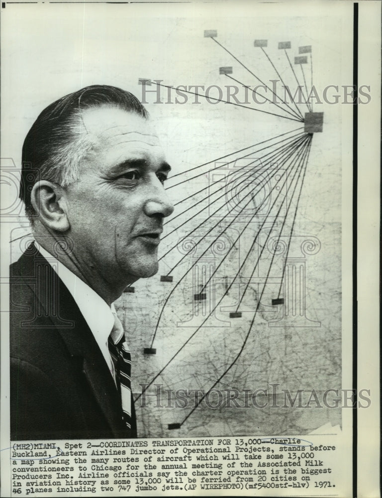 1971 Press Photo Charlie Buckland of Eastern Airlines shown with route map- Historic Images