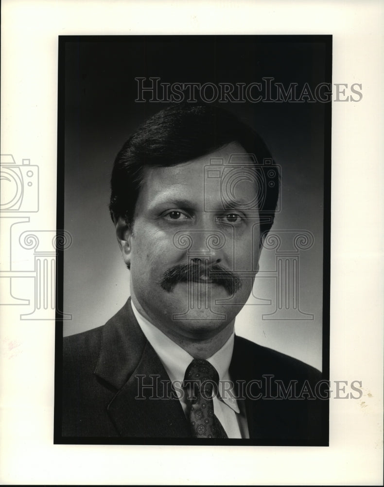 1988 Press Photo Scott W. Burcham, Senior Vice President of Marketing at Popeyes- Historic Images