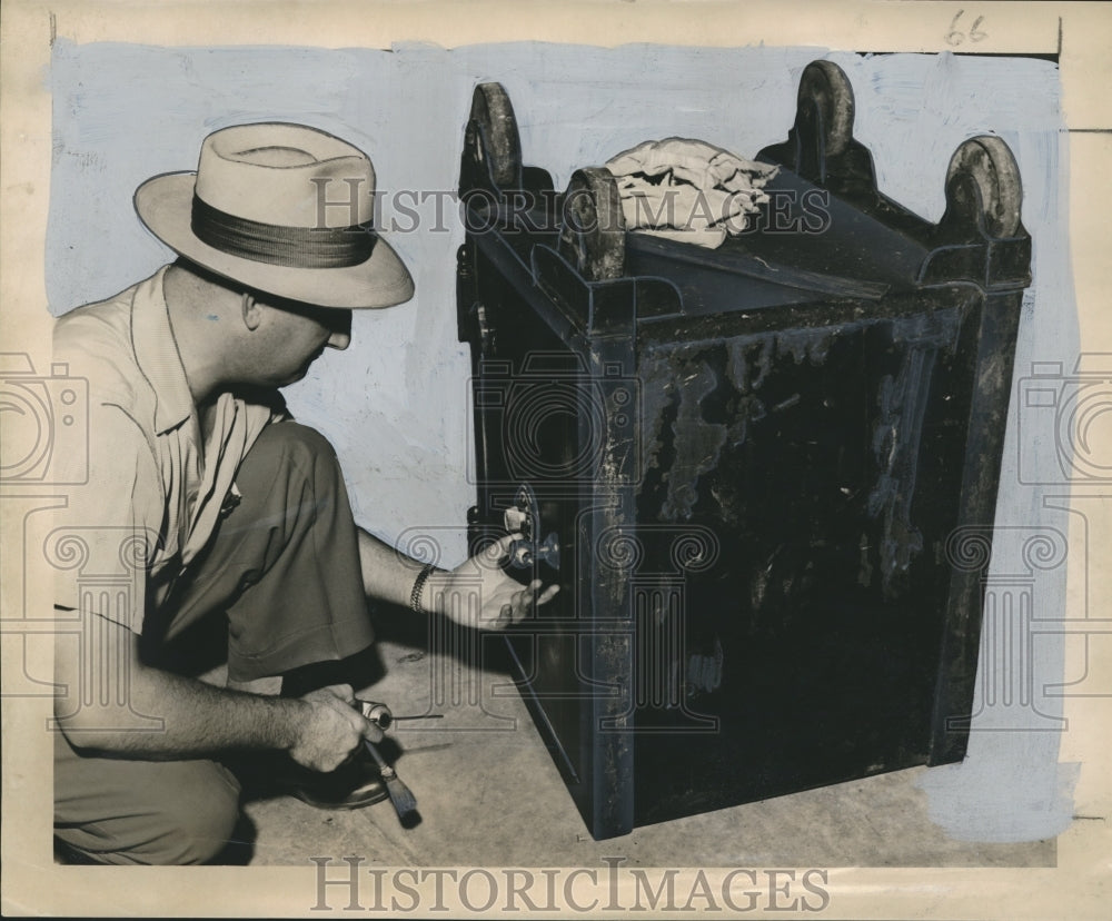 1953 Press Photo Police Technician Earl Burmaster at A and B Distributors