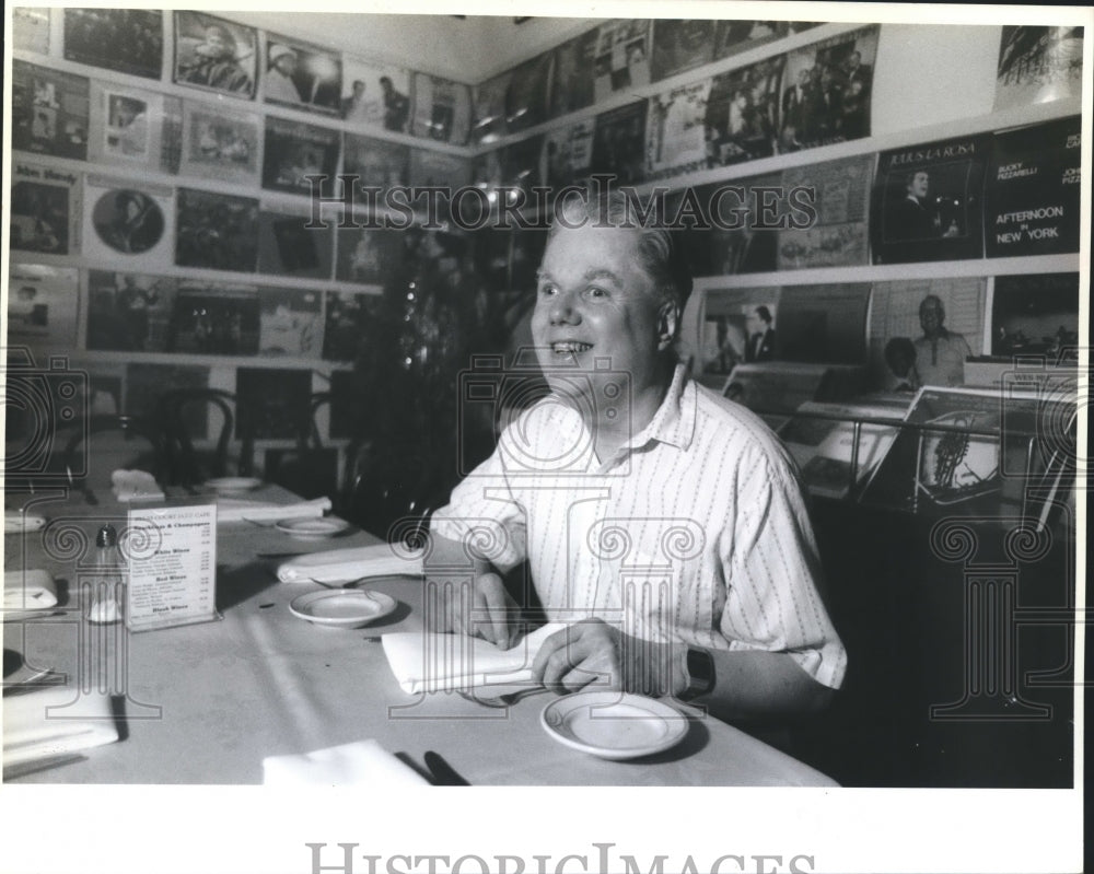 1991 Press Photo George Buck in his jazz club, the Palm Court- Historic Images