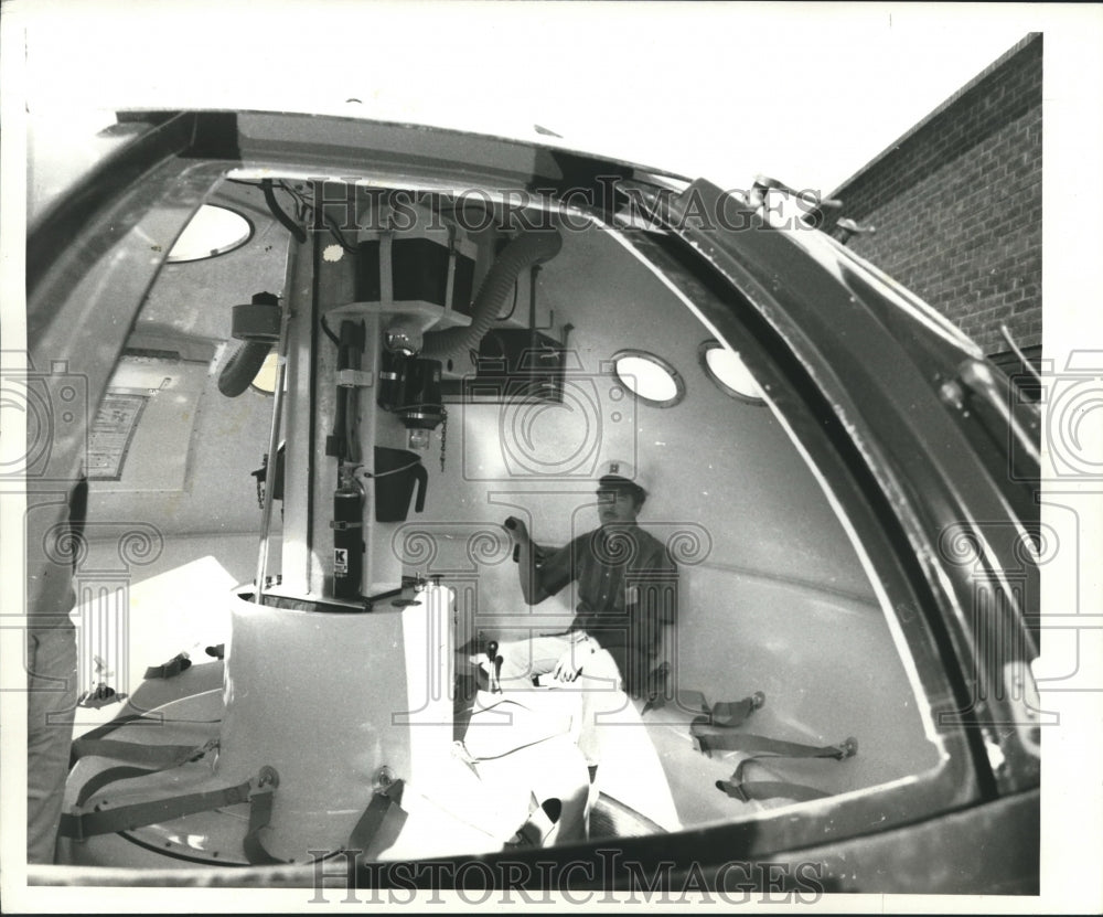 1968 Press Photo Man sits in unsinkable boat/capsule with room for more people