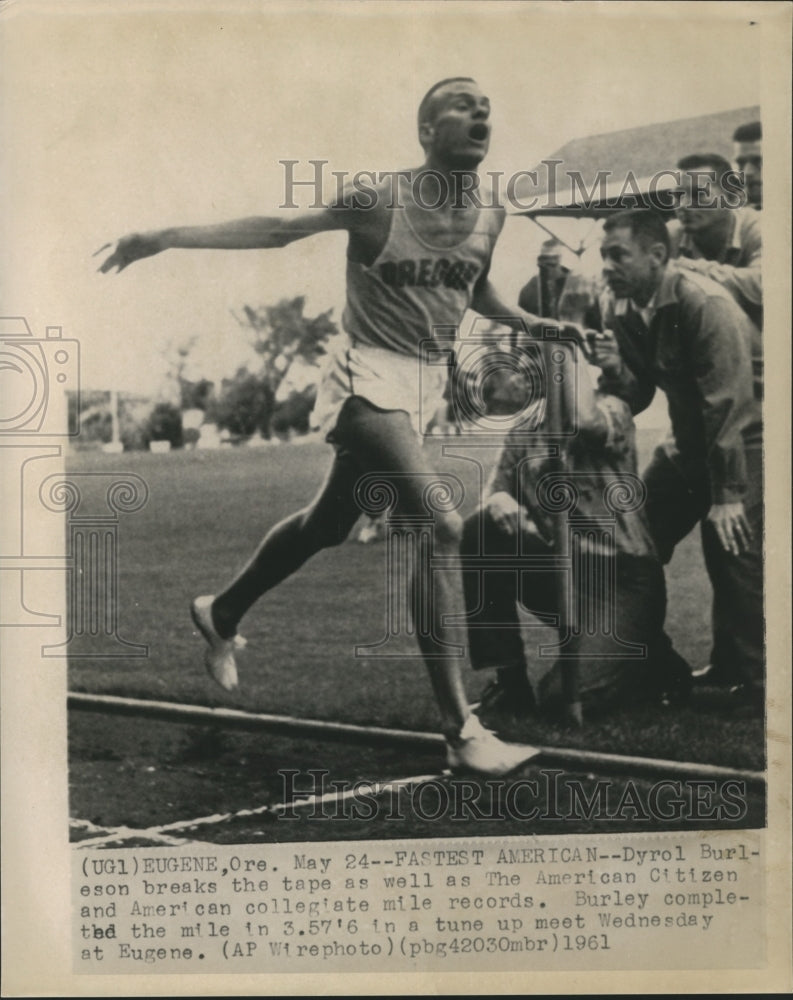 1961 Press Photo Dyrol Burleson at finish line setting track record in the mile- Historic Images