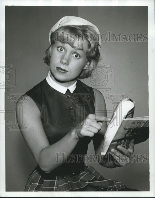 1962 Press Photo Joyce Bulifant performs in performance "A Guy for Clementine" - Historic Images
