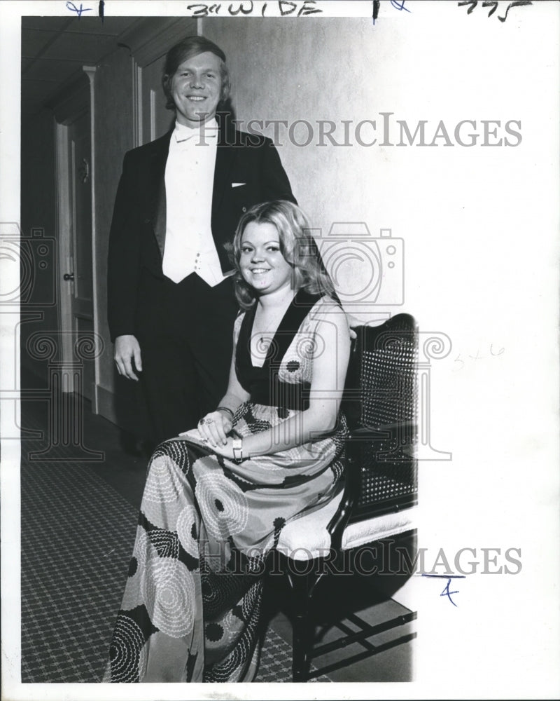 1971 Press Photo Larry Buchter and Julie St. Paul, The Bachelors Club Ball- Historic Images