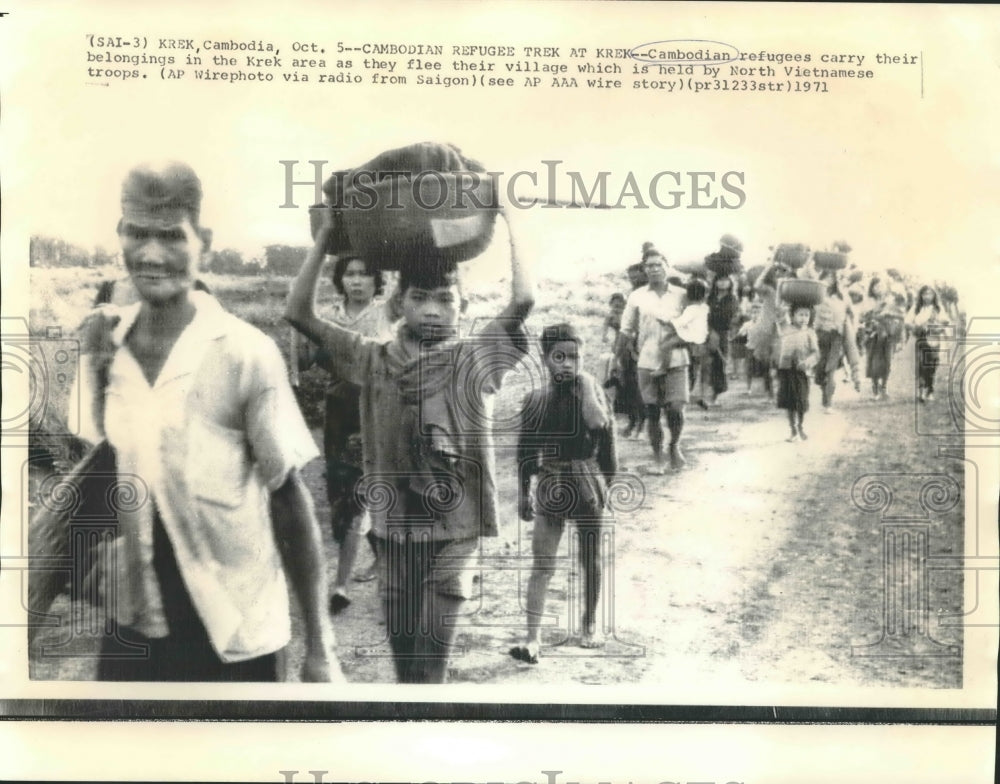 1961 Press Photo Refugees flee to Krek as villages are held by North Vietnamese- Historic Images