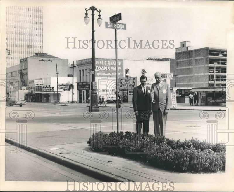 Load image into Gallery viewer, 1966 Press Photo Business men standing on median of Canal Street, New Orleans
