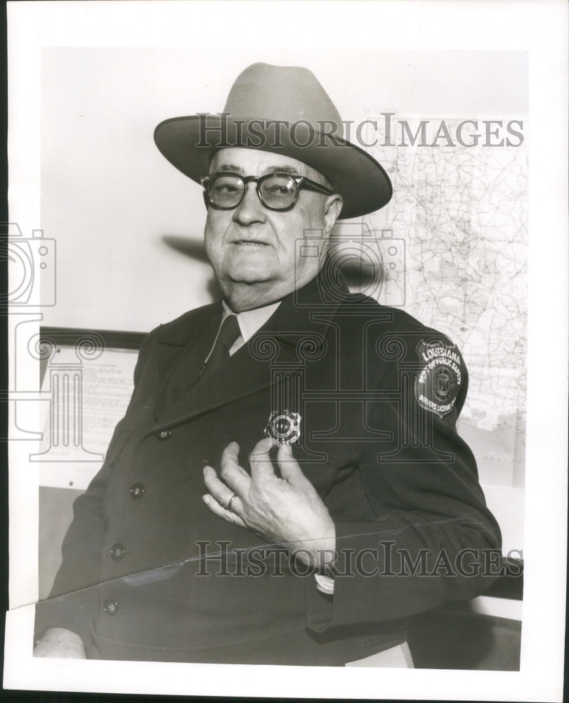 1955 Press Photo E.H. Bucher, office manager, drivers license division- Historic Images