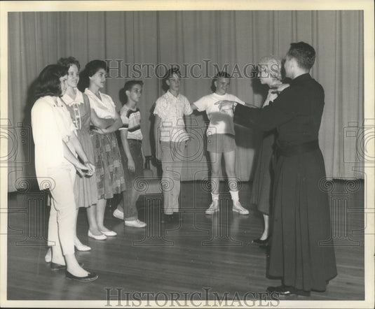 1960 Press Photo Cast of "Boris and the Space Man" rehearsing before showtime- Historic Images