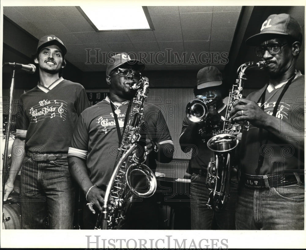 1984 Press Photo Members of Chain Links play at the Louisiana War Veterans Home- Historic Images