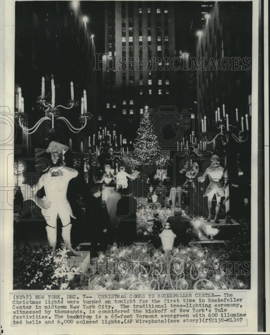 1967 Press Photo Rockefeller Center Christmas Tree, Lights, New York- Historic Images