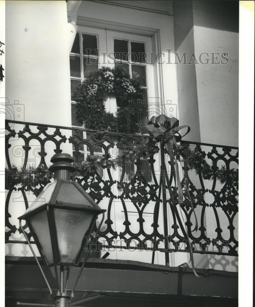 1979 Press Photo New Orleans Balcony Decorated for Christmas- Historic Images