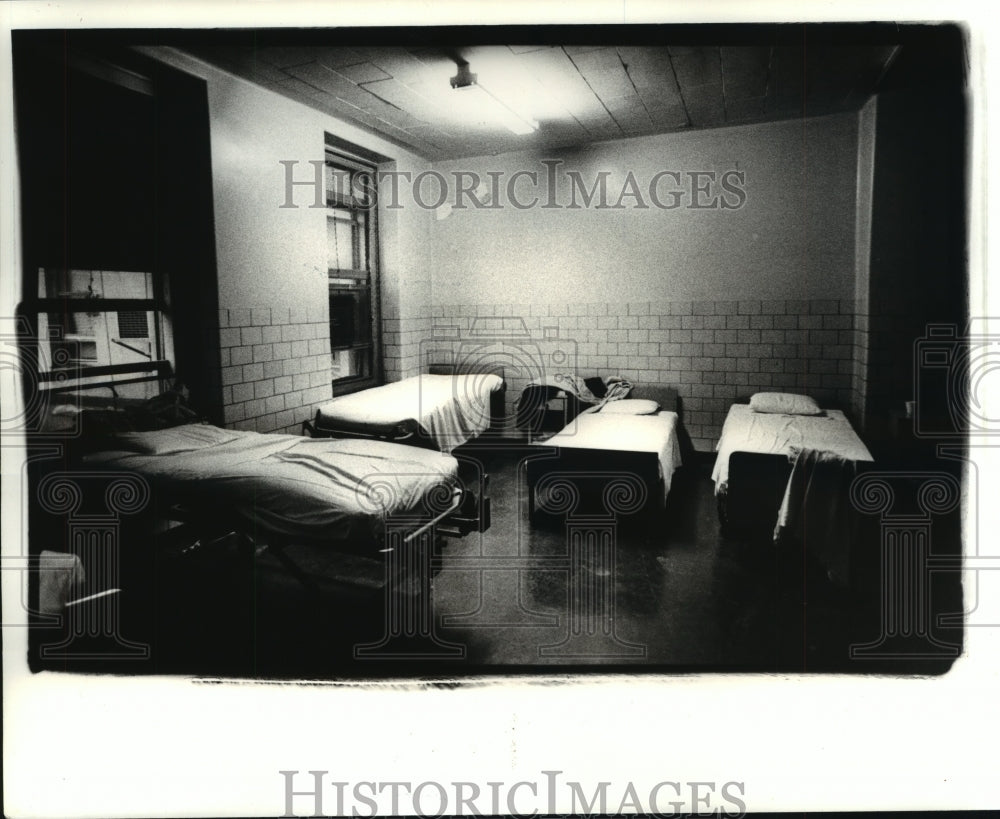  Press Photo Charity Hospital room at Gravery and LaSalle.- Historic Images