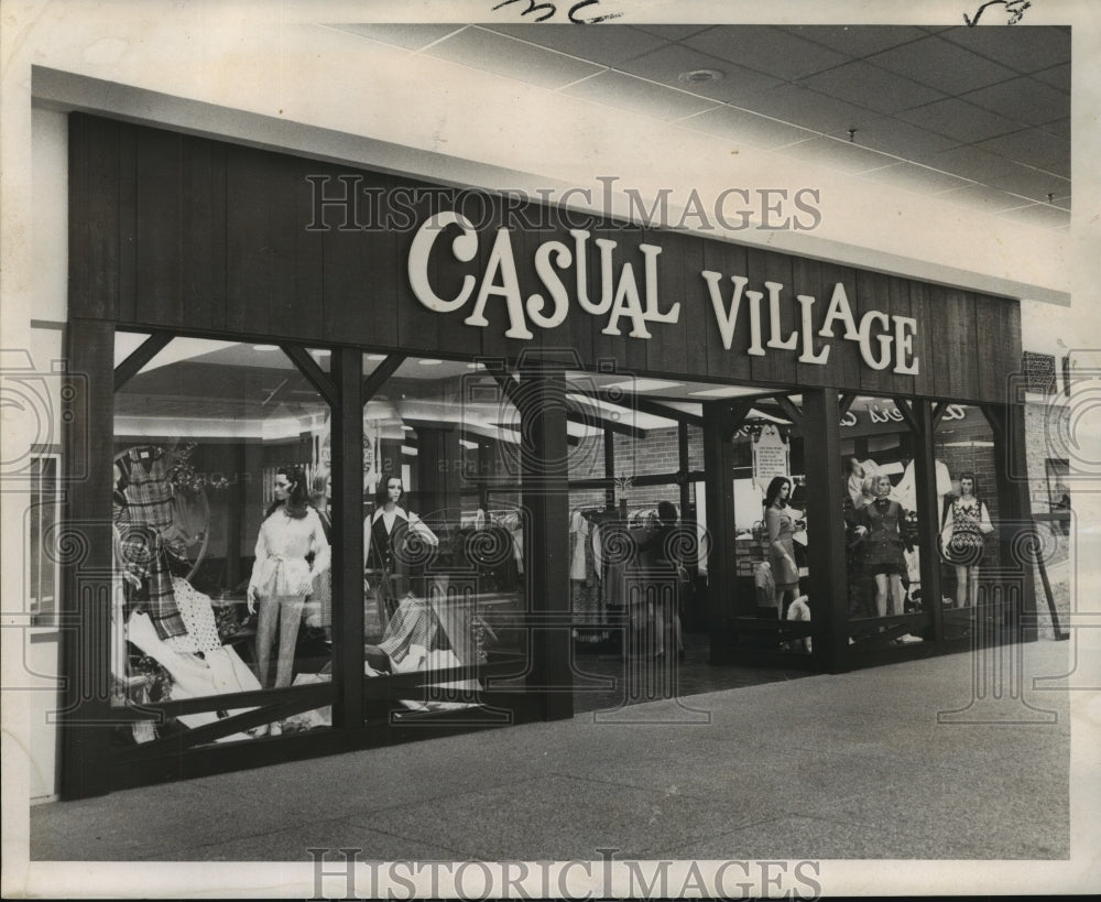 1969 Press Photo Exterior of New Casual Village Store, Clearview- Historic Images